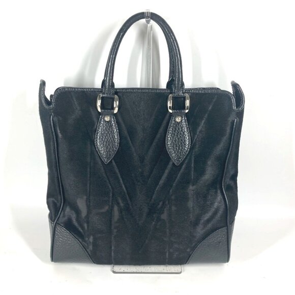 LOUIS VUITTON Black Leather Shoulder Bag - Picture 1 of 16